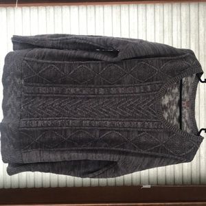 Women’s long sleeve sweater
